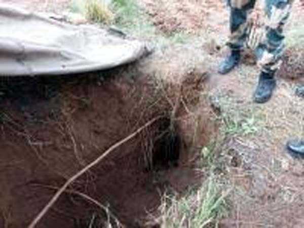 सांबा में इंटरनेशनल बार्डर पर मिली 25 फुट लंबी सुरंग